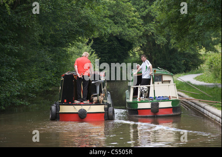 Imbarcazioni strette sul Monmouthshire e Brecon Canal vicino al villaggio di Llangattock Powys South Wales UK Foto Stock