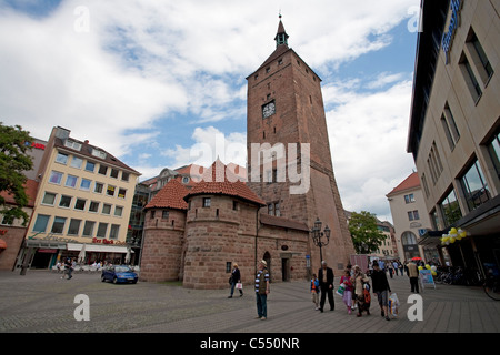 Weisser Turm in der Altstadt torre bianca nella città vecchia Foto Stock