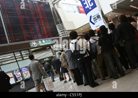 Dall'Aeroporto Narita di Tokyo Giappone il check-in i passeggeri Foto Stock