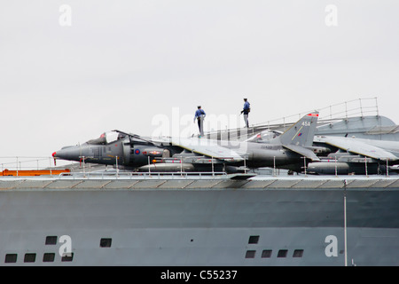 Aerei da combattimento su una portaerei HMS Ark Royal Foto Stock