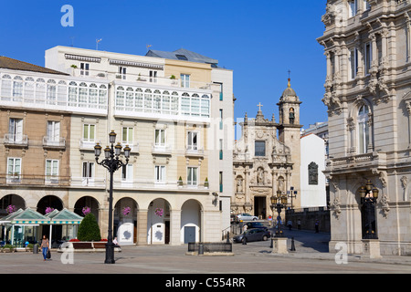 La facciata della chiesa, Chiesa di San Jorge, Plaza de Maria Pita, La Coruña, Galizia, Spagna Foto Stock