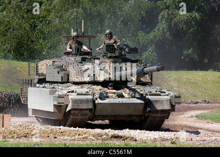 2 Challenger a Tankfest 2011 Bovington Dorset UK soprannominato Megatron Foto Stock