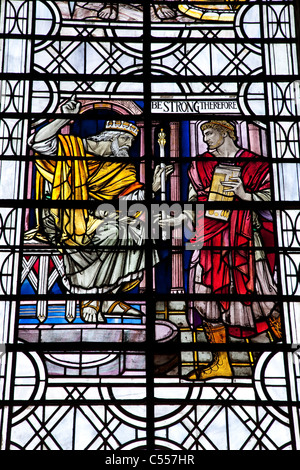 Finestra di Vetro colorato nella Cattedrale di Salisbury Chiesa; Salisbury; Inghilterra; Regno Unito Foto Stock