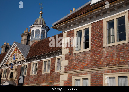 Facciata e Campanile di matrone College, Salisbury, England, Regno Unito Foto Stock