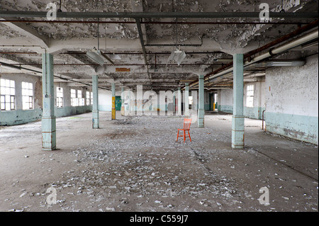Abbandonato edificio industriale hall Foto Stock