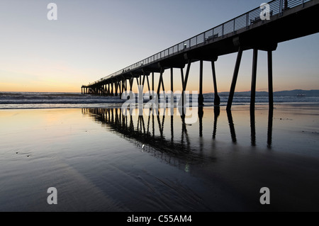 Pier oltre oceano, Hermosa Beach Pier, Hermosa Beach, nella contea di Los Angeles, California, Stati Uniti d'America Foto Stock