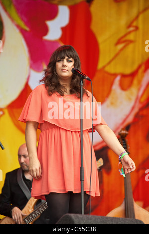 Rumor eseguendo sulla fase della piramide al Glastonbury Festival 2011, Pilton, Somerset, Inghilterra. Foto Stock