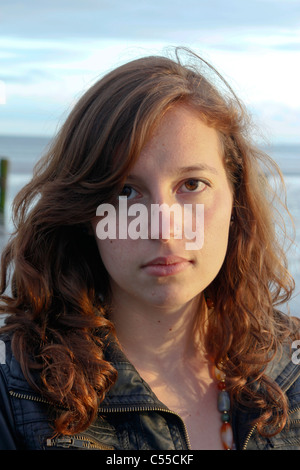 18 enne ragazza adolescente ritratto testa faccia Foto Stock