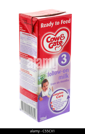 200 ml della scatola di cartone della mucca & Gate di latte per neonati pronto per l'alimentazione 3 seguire sul latte di sei mesi Foto Stock
