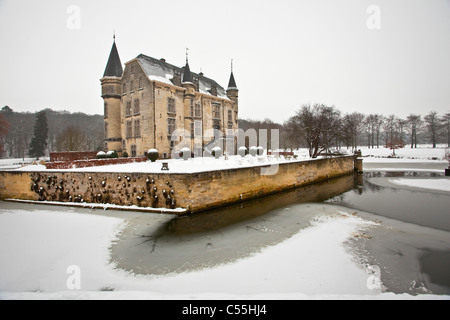 I Paesi Bassi, Valkenburg, la tenuta e il castello chiamato Schaloen. Inverno, la neve. Foto Stock