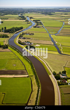 Nei Paesi Bassi, vicino De Rijp, Polder con tradizionale terreni e aziende agricole. Cinghia canal di Beemster Polder Foto Stock
