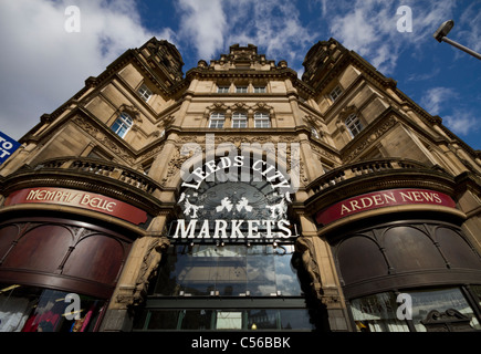 Leeds Kirkgate Market è il più grande mercato coperto in Europa. È aperto per la prima volta nel 1822 come un mercato all'aperto. Foto Stock