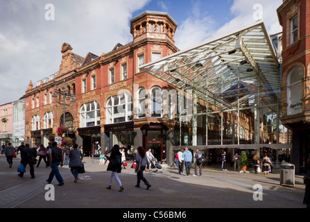 Bridgewater Place, soprannominato il Dalek, è un ufficio e residenziale sviluppo grattacielo a Leeds, West Yorkshire. Foto Stock