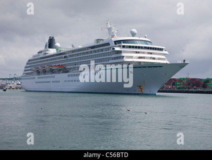 La nave lascia il porto di Los Angeles Foto Stock