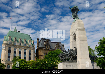 National War Memorial nella Confederazione quadrato con blocco di Langevin nel centro cittadino di Ottawa in Canada la città capitale Foto Stock