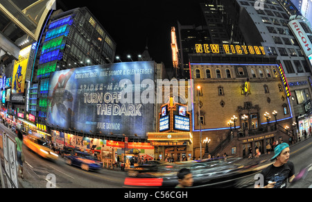 'Uomo Ragno Spegnere il buio' a Foxwoods Theatre e il nuovo Teatro Vittoria, Broadway, Manhattan NYC, 2011 (obiettivo fisheye view) Foto Stock