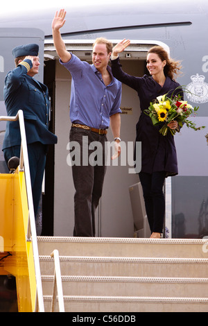 Il Duca e la Duchessa di Cambridge Wave addio al Prince Edward Island a Summerside Aeroporto. Foto Stock