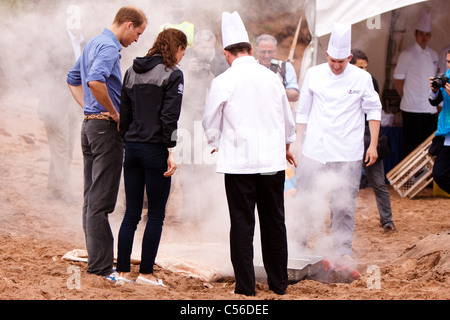 Prince Edward Island cuochi preparare un tradizionale spiaggia clam cuocere nel Parco Nazionale di Prince Edward Island Foto Stock