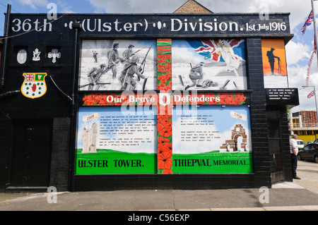 Il Murale in East Belfast commemora la trentaseiesima Ulster Division, formata dalla Ulster Volunteer Force nel 1914 Foto Stock