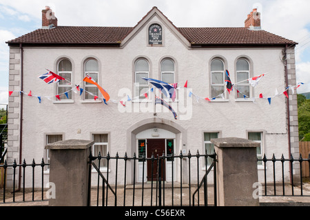 Woodburn Sala Arancio, Carrickfergus, decorata con bunting e bandiere. Foto Stock