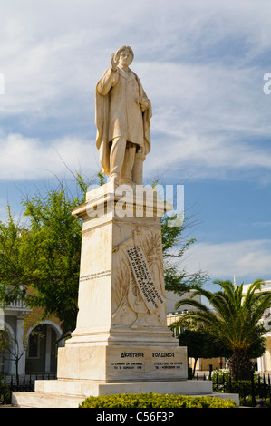 La Statua di Dionisios Solomos lo scrittore greco inno nazionale, a Zante città Foto Stock