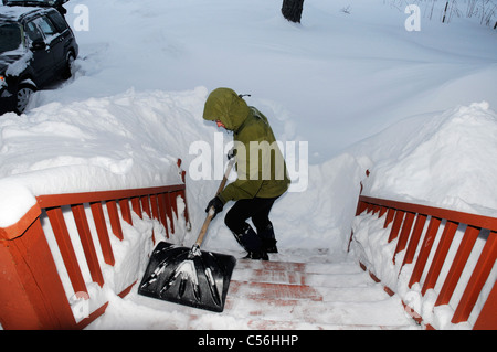 Scavo dopo una bufera di neve in Quebec Foto Stock