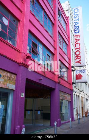 Ingresso alla crema Custard Factory un ristrutturato arti e media trimestre Gibb Street Birmingham REGNO UNITO Foto Stock