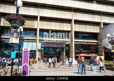 Ingresso al Paradise Forum ospita negozi, bar e la Biblioteca Centrale Centenary Square Birmingham REGNO UNITO Foto Stock