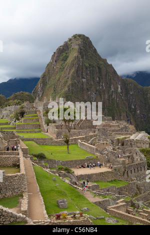 Vista sul sito storico di Machu Picchu a Huayna Picchu, Perù Foto Stock