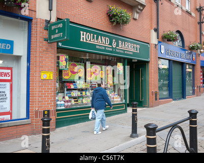 Holland e Barrett salute store, Oldham, Lancashire, Inghilterra, Regno Unito. Foto Stock