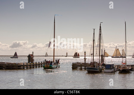 I Paesi Bassi, Volendam. Gara annuale dei velieri tradizionali chiamati Pieperrace sul lago chiamato Markermeer. Foto Stock