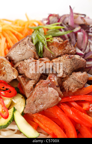 Di carne con verdure e tagliatelle Foto Stock