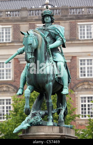 Pomposo statua equestre di Christian V di Kongens Nytorv, Copenhagen DANIMARCA Foto Stock