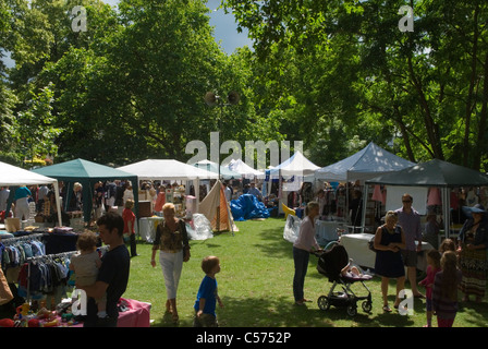 Barnes Village, sud-ovest di Londra, Regno Unito. Fiera annuale estiva di luglio. Inghilterra degli anni '2011 2010, HOMER SYKES Foto Stock