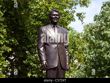 Ronald Reagan statua, Grosvenor Square, Londra Foto Stock