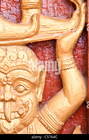 Decorazioni religiose, divinità, artefatti dèi, Buddha, tempio, Pha That Luang, Vientiane, Laos, Sud Est asiatico Foto Stock