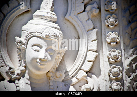Decorazioni religiose, divinità, artefatti dèi, Buddha, tempio, Pha That Luang, Vientiane, Laos, Sud Est asiatico Foto Stock