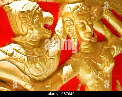 Decorazioni religiose, divinità, artefatti dèi, Buddha, tempio, Pha That Luang, Vientiane, Laos, Sud Est asiatico Foto Stock