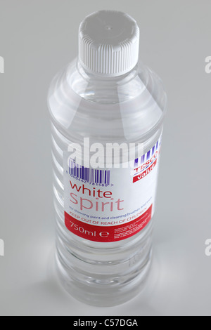 750 ml bottiglia di plastica di tesco value White Spirit Foto Stock