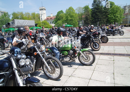 I proprietari e gli appassionati di moto chopper raccogliere in Gabrovo - Bulgaria nella quarta edizione di Chrome evento. Foto Stock