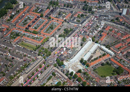 I Paesi Bassi Utrecht, il mercato nel quartiere residenziale. Antenna. Foto Stock