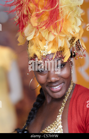 Gli attori in costume che riflette il tipo di persone che dovrebbero assistere l'Epsom Derby mercato il festival nel centro di Londra Foto Stock