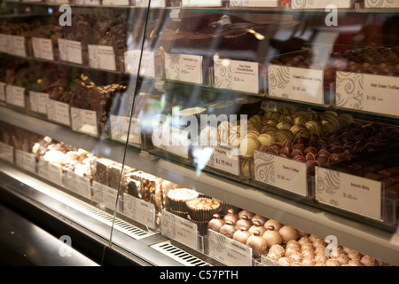 Visualizzazione dei cioccolatini in montagna rocciosa il negozio di cioccolato store in Niagara sul lago Ontario Canada Foto Stock