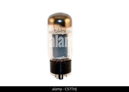 Un singolo, 6L6 Electronic vacuum tube isolato su uno sfondo bianco. Foto Stock