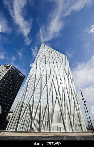 Vista di un edificio moderno (Telefonica della sede centrale nel quartiere Diagonal Mar, Barcelona, Spagna Foto Stock