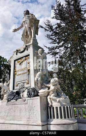 Statua di Mozart nel Burggarten il giardino del castello, Vienna, Austria, Europa, giugno 2011 Foto Stock