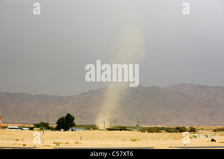 Tempesta di sabbia nel deserto fotografato nel deserto Aravah vicino a Eilat, Israele Foto Stock