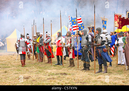 Messa in scena di una battaglia medievale a Samobor Croazia il 1 marzo 1441 Foto Stock