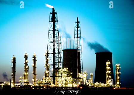 Crepuscolo, atmosfera serale, Anhalt, complesso al di fuori, illuminazione, indagine, Repubblica federale, business, chimica, industria chimica, Foto Stock