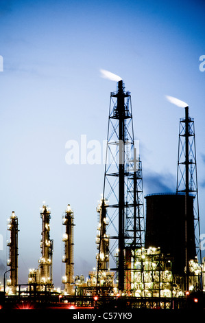 Crepuscolo, atmosfera serale, Anhalt, complesso al di fuori, illuminazione, indagine, Repubblica federale, business, chimica, industria chimica, Foto Stock